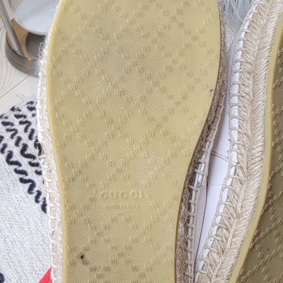 I am selling my pre-owned authentic Gucci shoe in a very good condition - Picture 7 of 7